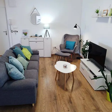 Spacious 3 Center *