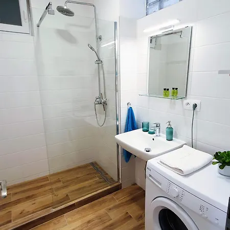 Spacious 3 Center Apartament