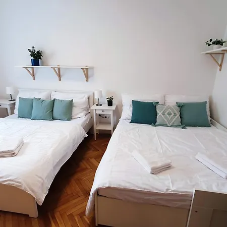 Spacious 3 Center Apartment