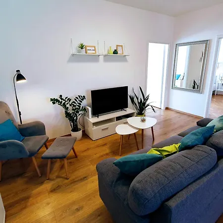 Spacious 3 Center *